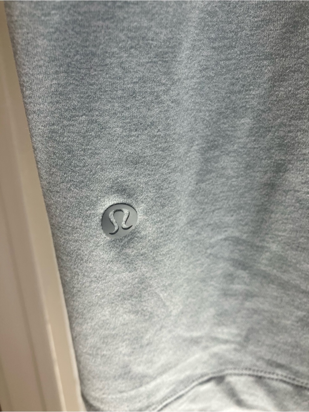 lululemon athletica men’s Heather Light Gray Crew Tee - Picture 4 of 4